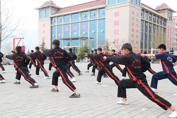 河南少林寺学校一个暑假多少学费_少林寺_ 嵩山少林武术学校