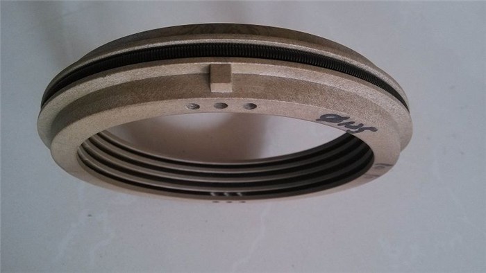 轴承箱浮动式迷宫油封的密封原理及漏油故障的原因