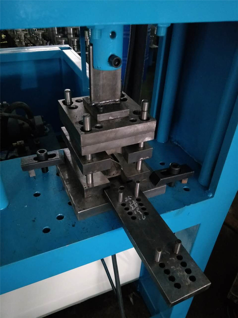 不锈钢自动冲孔机价格实惠,不锈钢自动冲孔机,佛山粤瑞源机械